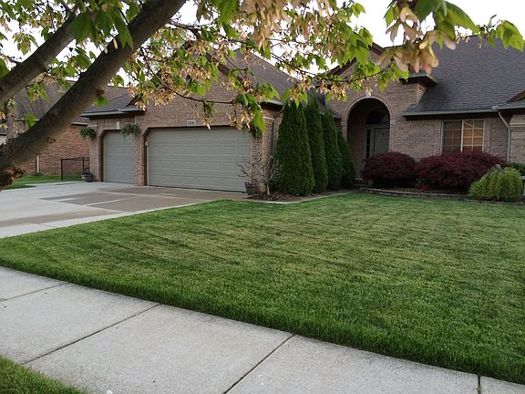 2nd image of 53581 Deerfield Ln