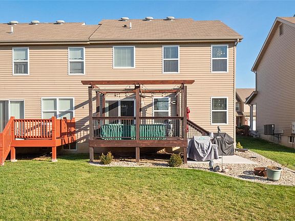 5th image of 861 Harbor Woods Dr