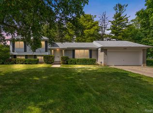 1483 Huntley Dr, Grand Blanc, MI 48439