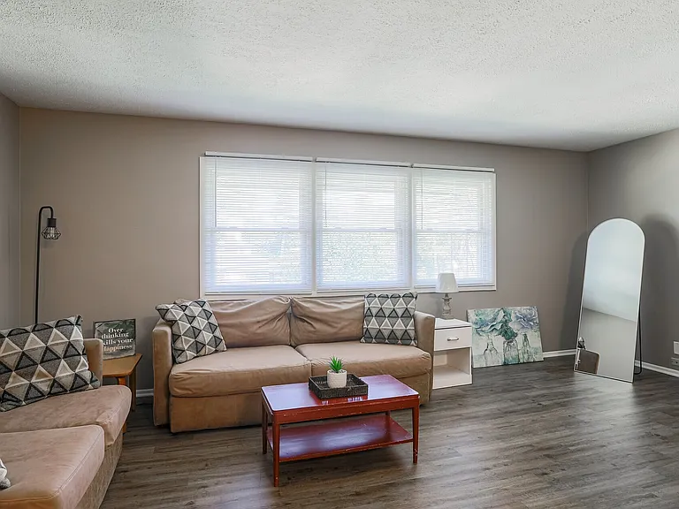 Rivershore Apartments — Photo 17