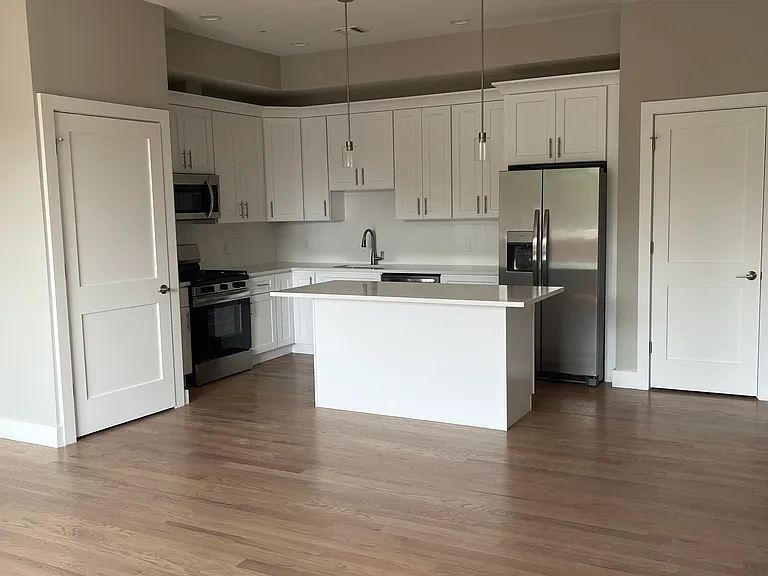 418 Oak St #201 — Photo 1