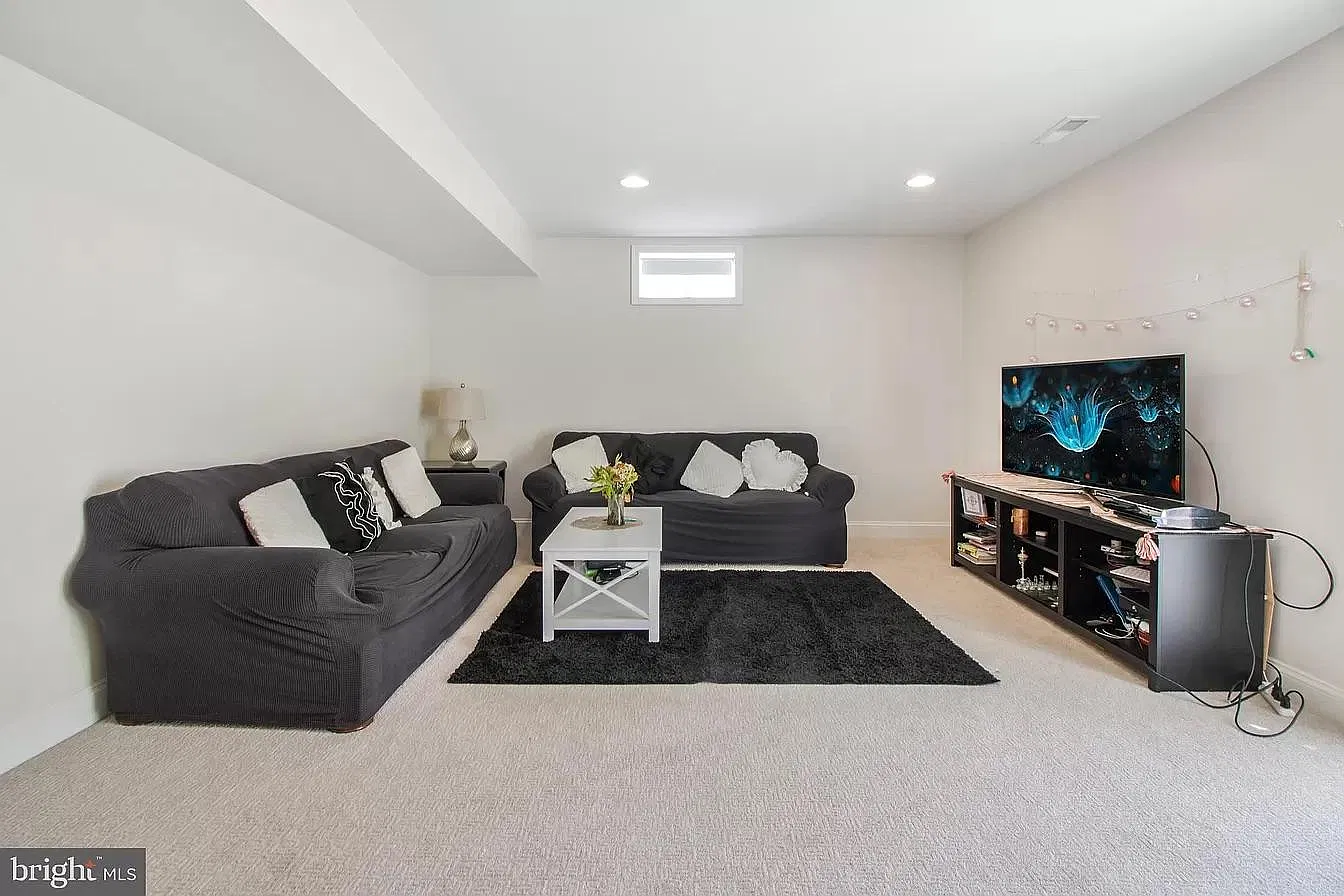 Quinlan Dr, Woodbridge — Photo 2