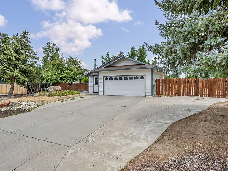 17575 Parrot Dr — Photo 45