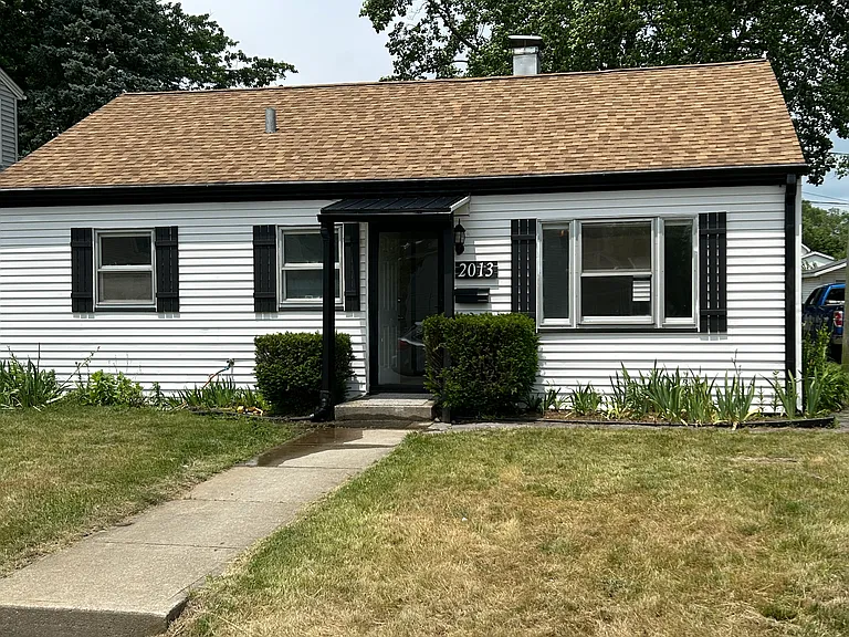 2013 Bertrand St — Photo 1