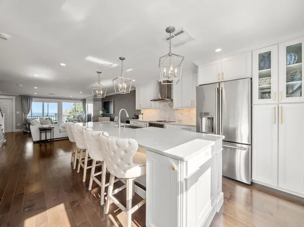 8 Sea Cliff Dr, Plymouth, MA 02360