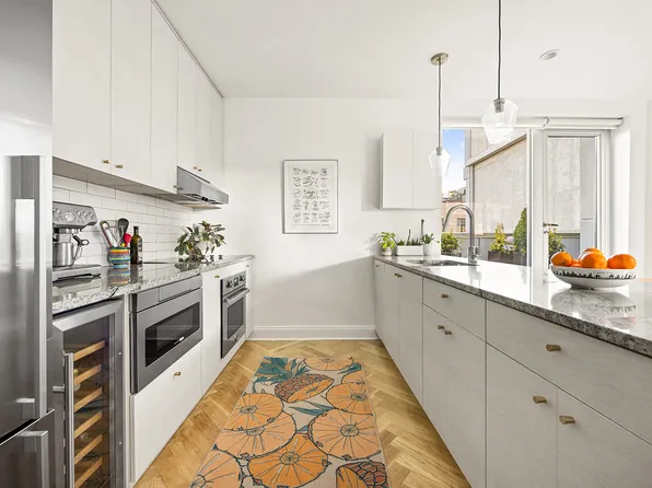 531 Vanderbilt Avenue image 6 of 21