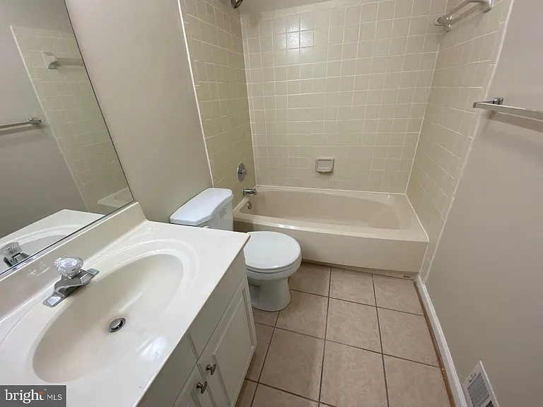 8013 Hilliard Dr — Photo 13