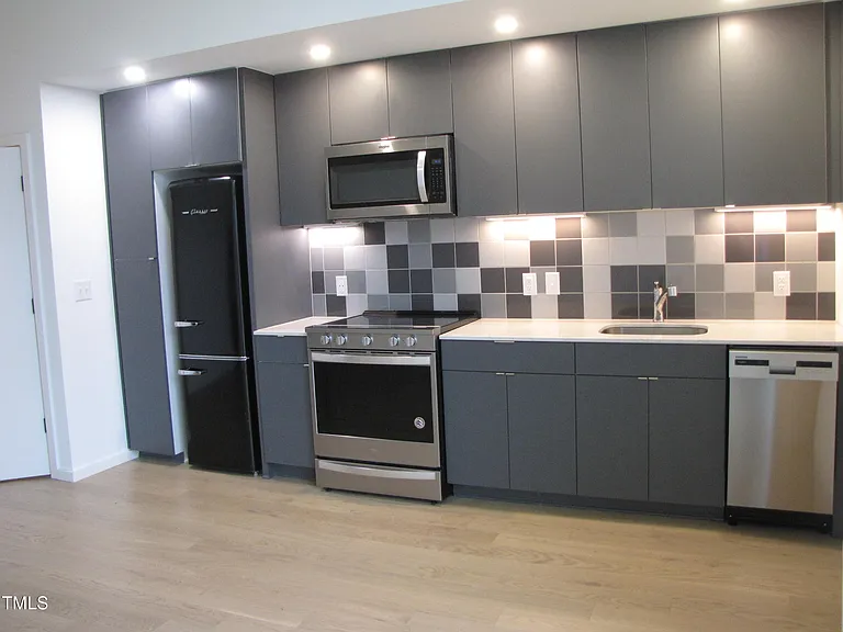 600 S Duke St #23 — Photo 7