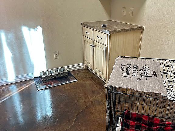 5th image of 633 Bowman Rd