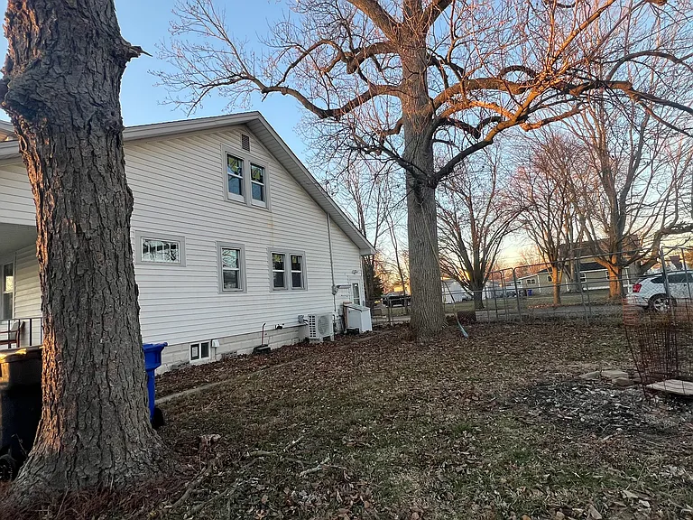 608 W Monroe St — Photo 5