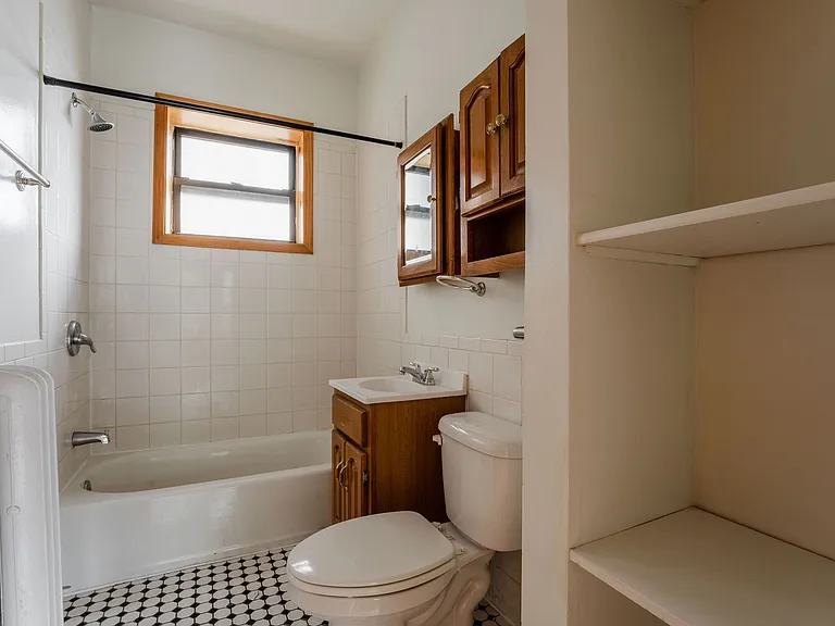 2618 W Gunnison St #3 — Photo 8