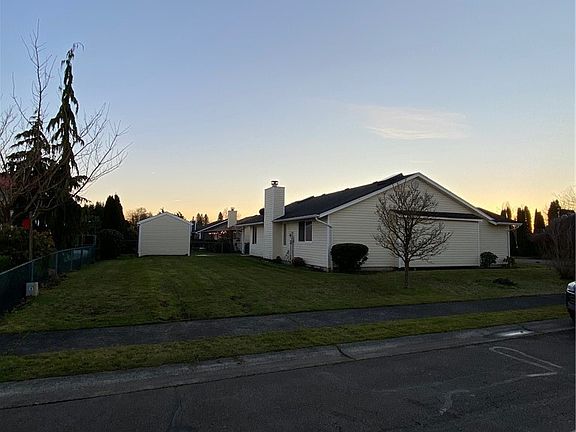 4th image of 1111 Farrelly St