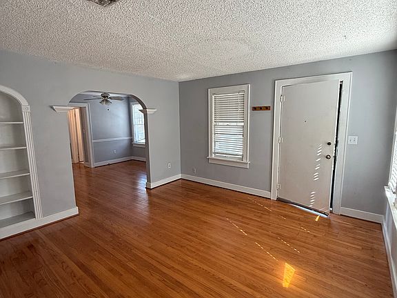 3rd image of 525 NW 32nd St