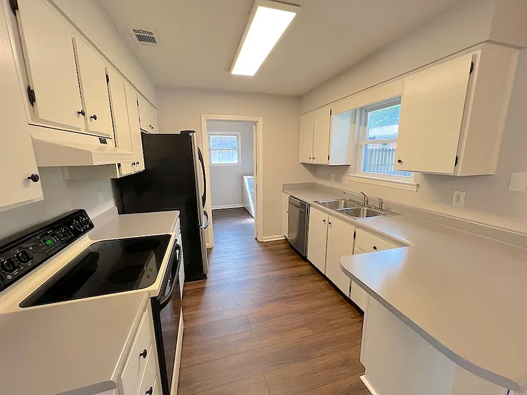 123 Davidson Ave — Photo 8