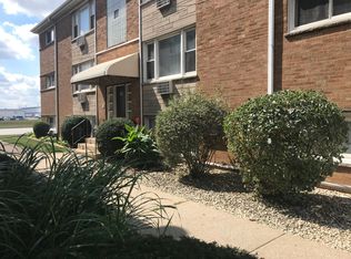 8616 47th St APT 1N, Lyons, IL 60534