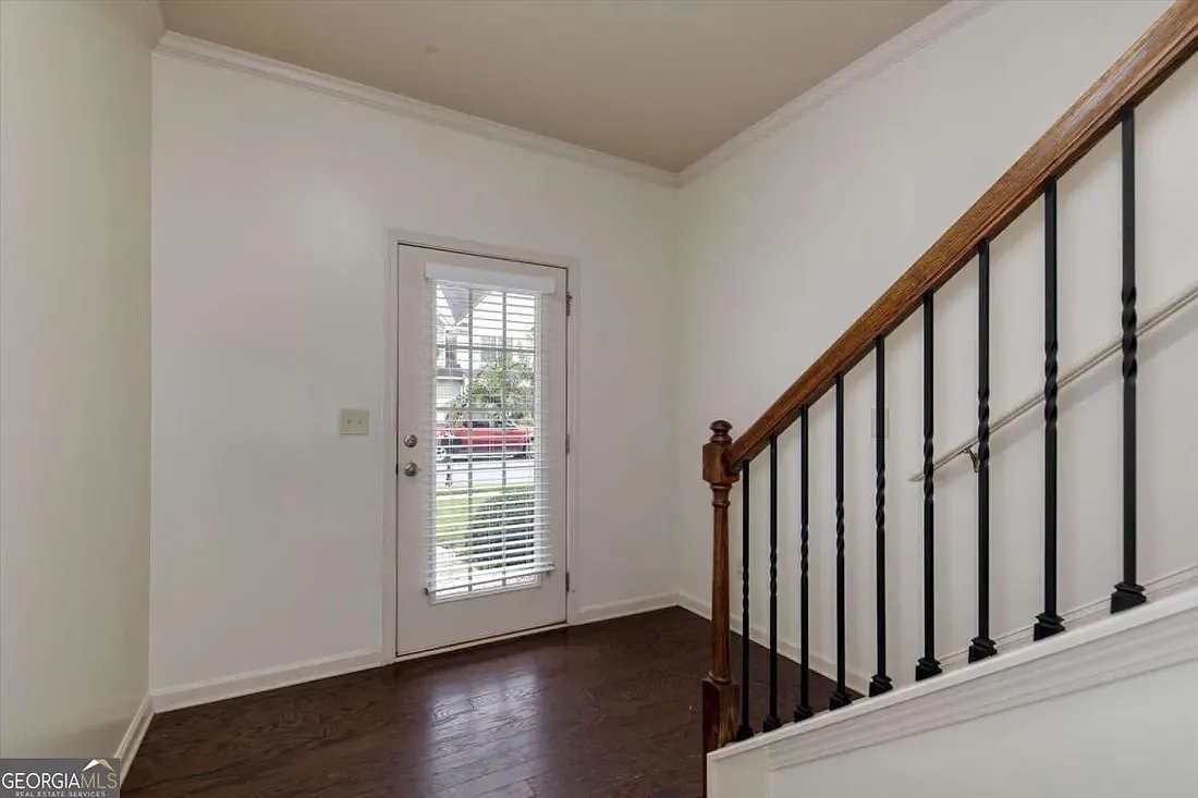 3 bed, 2.5 bath, 2037 sqft, $1,100 — Photo 3