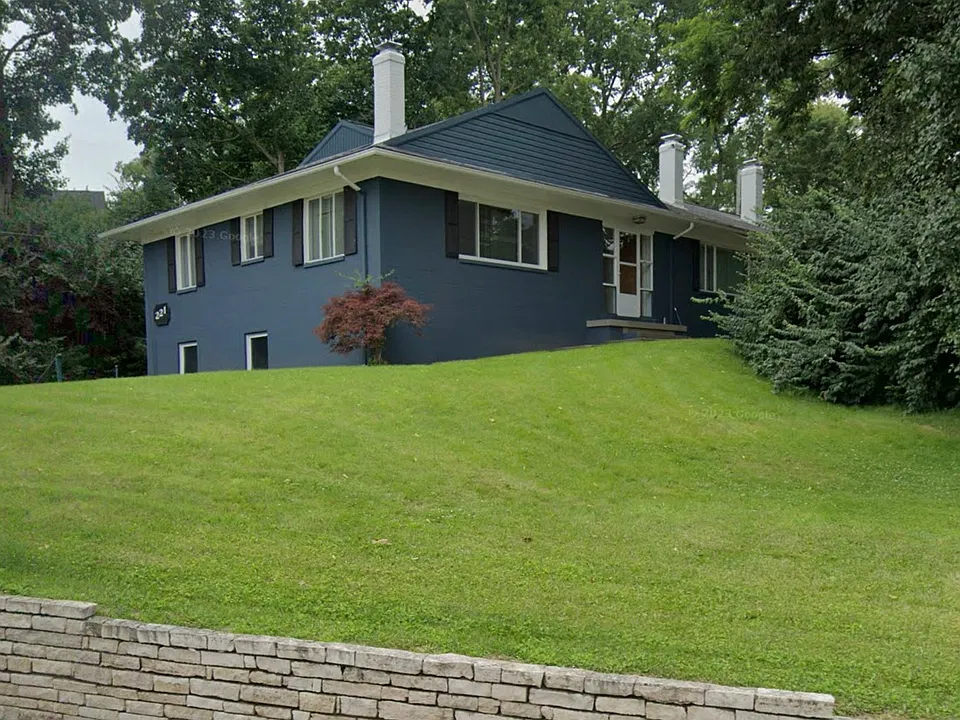 221 Far Hills Ave #2