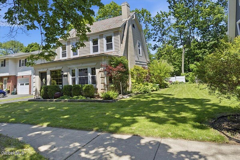3rd image of 11 Freeman Road