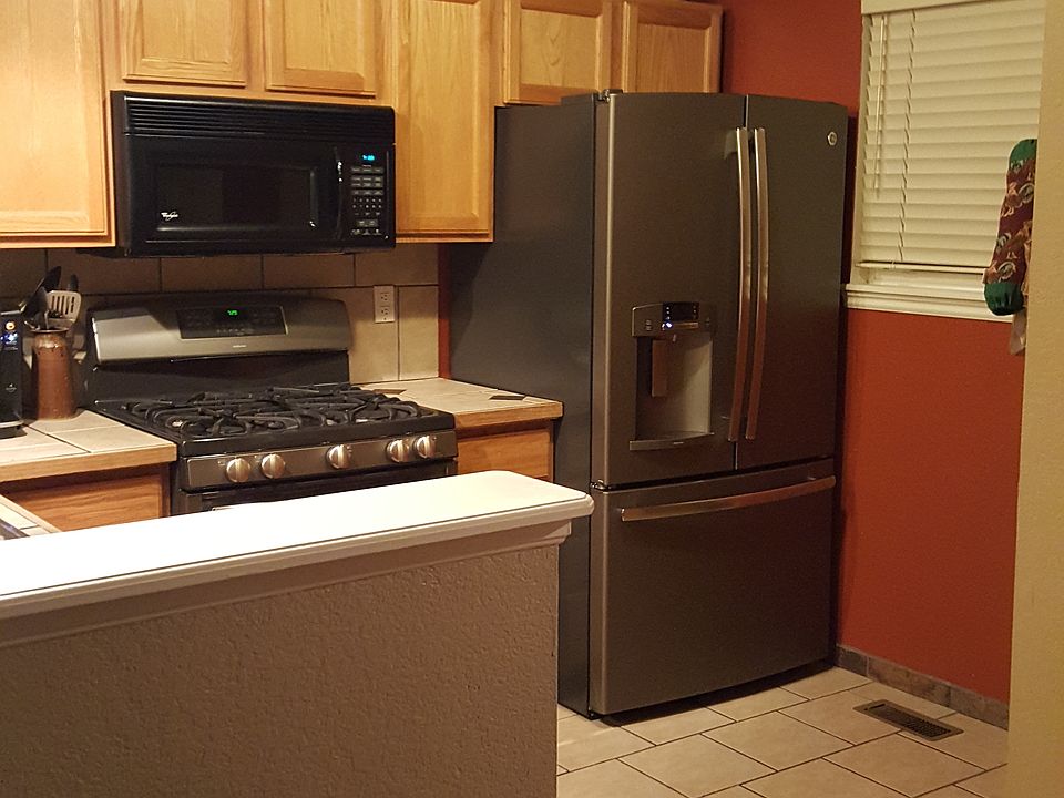 2nd image of 3058 E 106th Pl