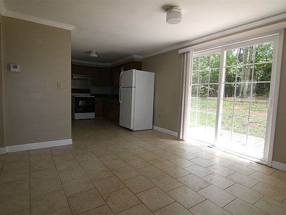 5th image of 155 Willowood Dr