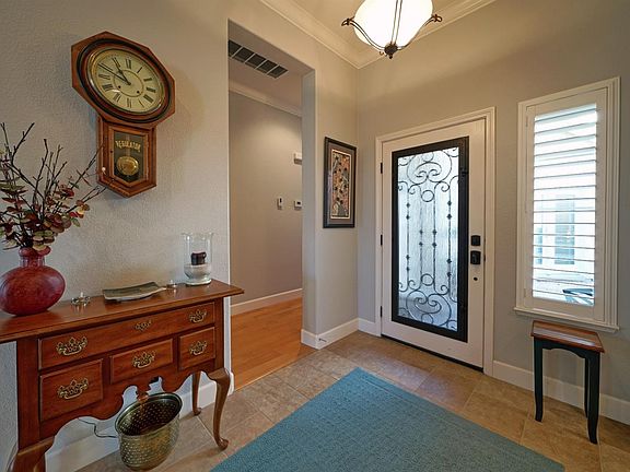 4th image of 402 Seasons Ct