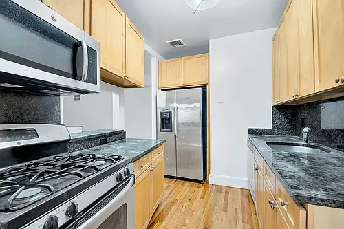 226 E 70th St #1C Photo 1