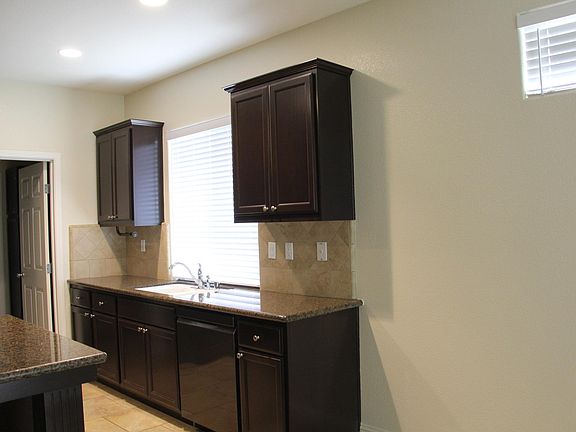 5th image of 1031 Shady Grove St