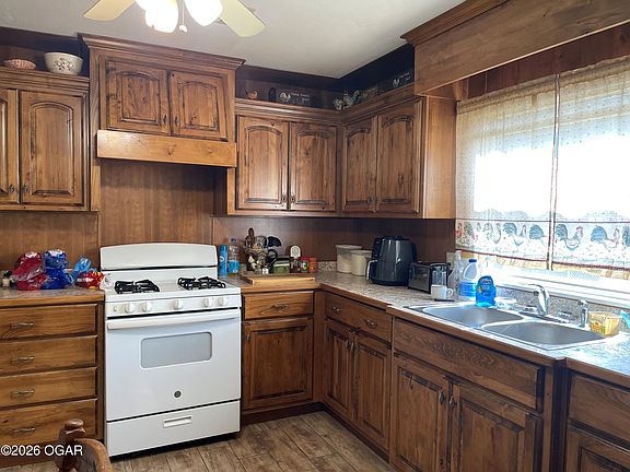 2nd image of 422 Freeman Rd