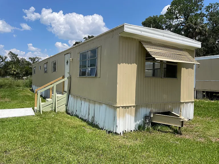 3317 Johnson Ave E — Photo 1