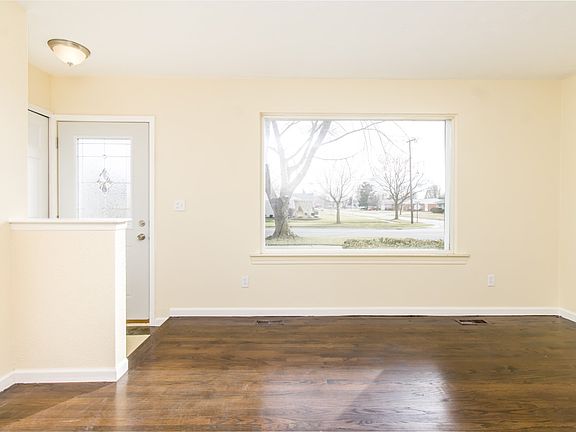 3rd image of 33334 Hunter Ave