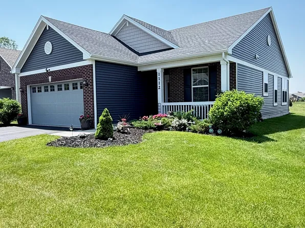 1112 Black Cherry Dr, Crystal Lake, IL 60012