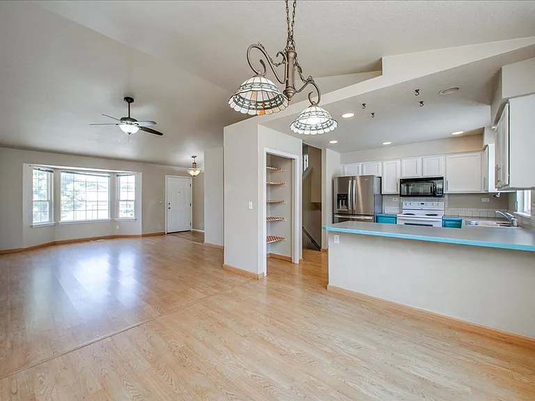 1802 N Heath Ave — Photo 8