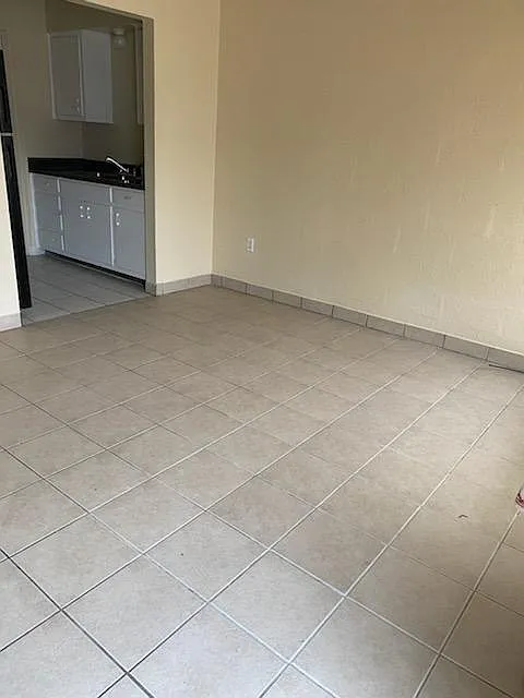 2 bed, 850 sqft, $725 — Photo 2