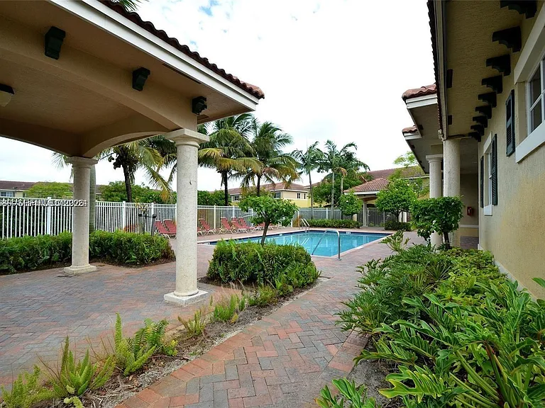 6055 SW 19th Ct #6055 — Photo 18