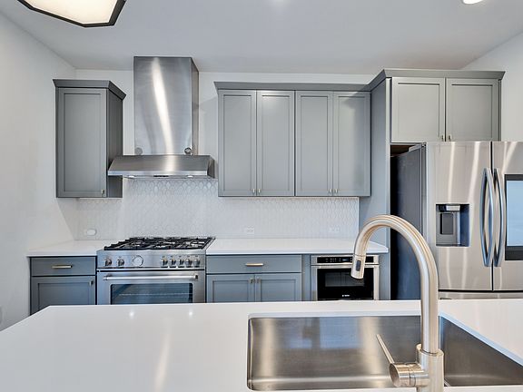 3rd image of 506 S Park Dr #1