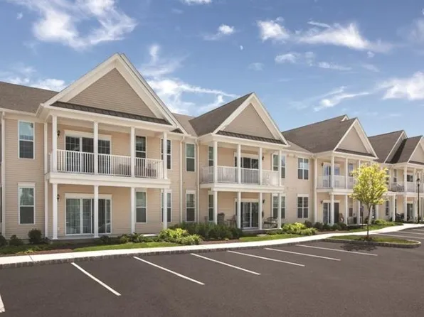 824 Center Meadow Ln, Danbury, CT