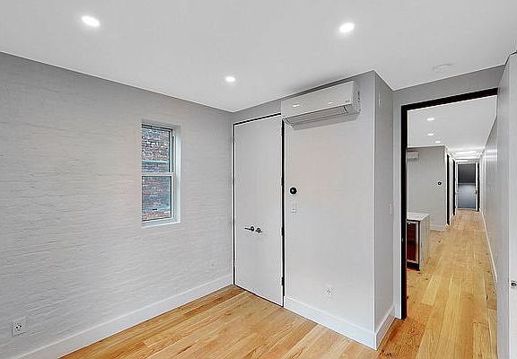 4th image of 1440 Pacific St #33