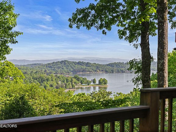 3rd image of 2232 Lakefront Dr