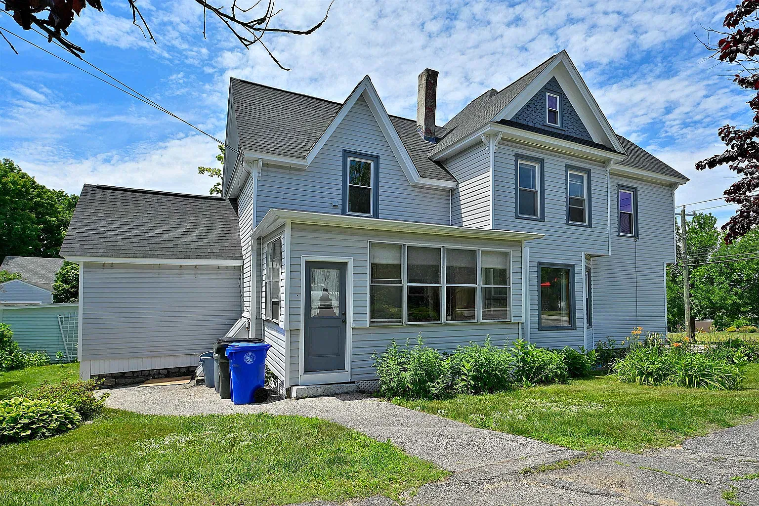 3 bed, 1300 sqft, $2,300 — Photo 1