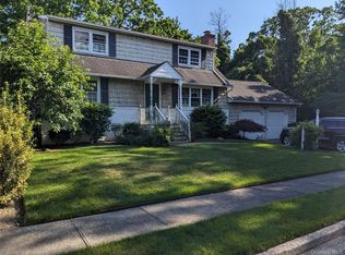 2 Rhode Island Avenue, Massapequa, NY 11758