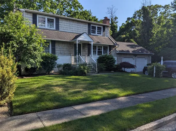 2 Rhode Island Avenue, Massapequa, NY 11758