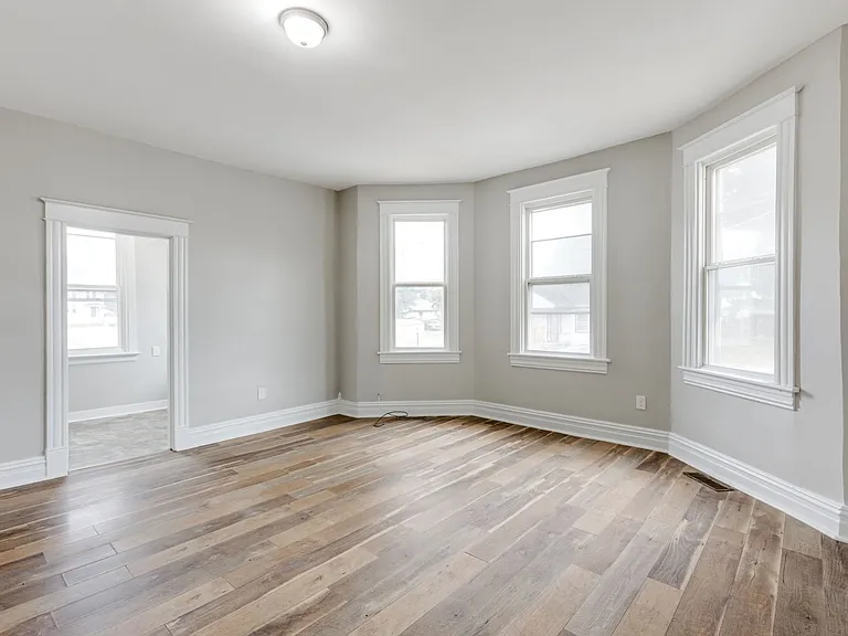 3224 Moody Ave — Photo 6