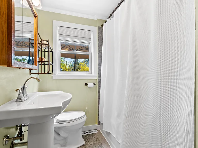 17 Elizabeth St — Photo 32