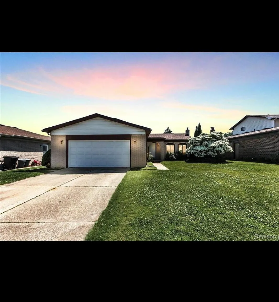 4 bed, 1821 sqft, $2,450 — Photo 3