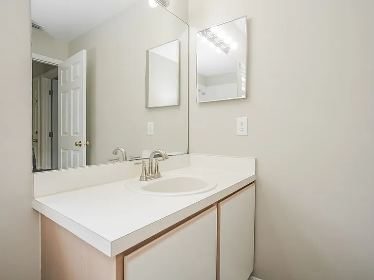 12914 Fieldmoor Ct — Photo 10