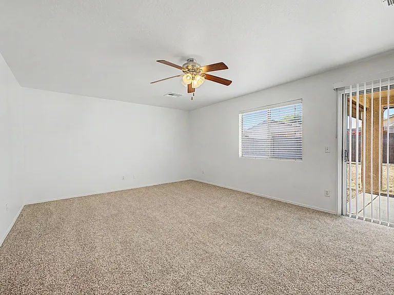 16818 W Marshall Ln — Photo 7