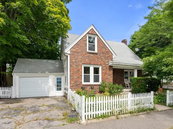 86 Dyer Ave, Milton, MA 02186