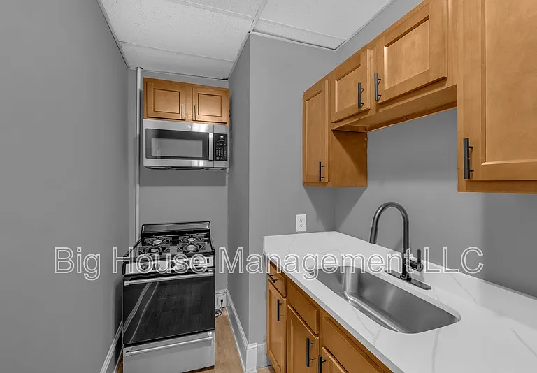 339 E 25th St #2 — Photo 7
