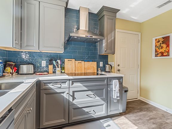 3rd image of 7417 Appomattox Dr