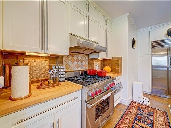 3rd image of 1377 Knoll Rd #B